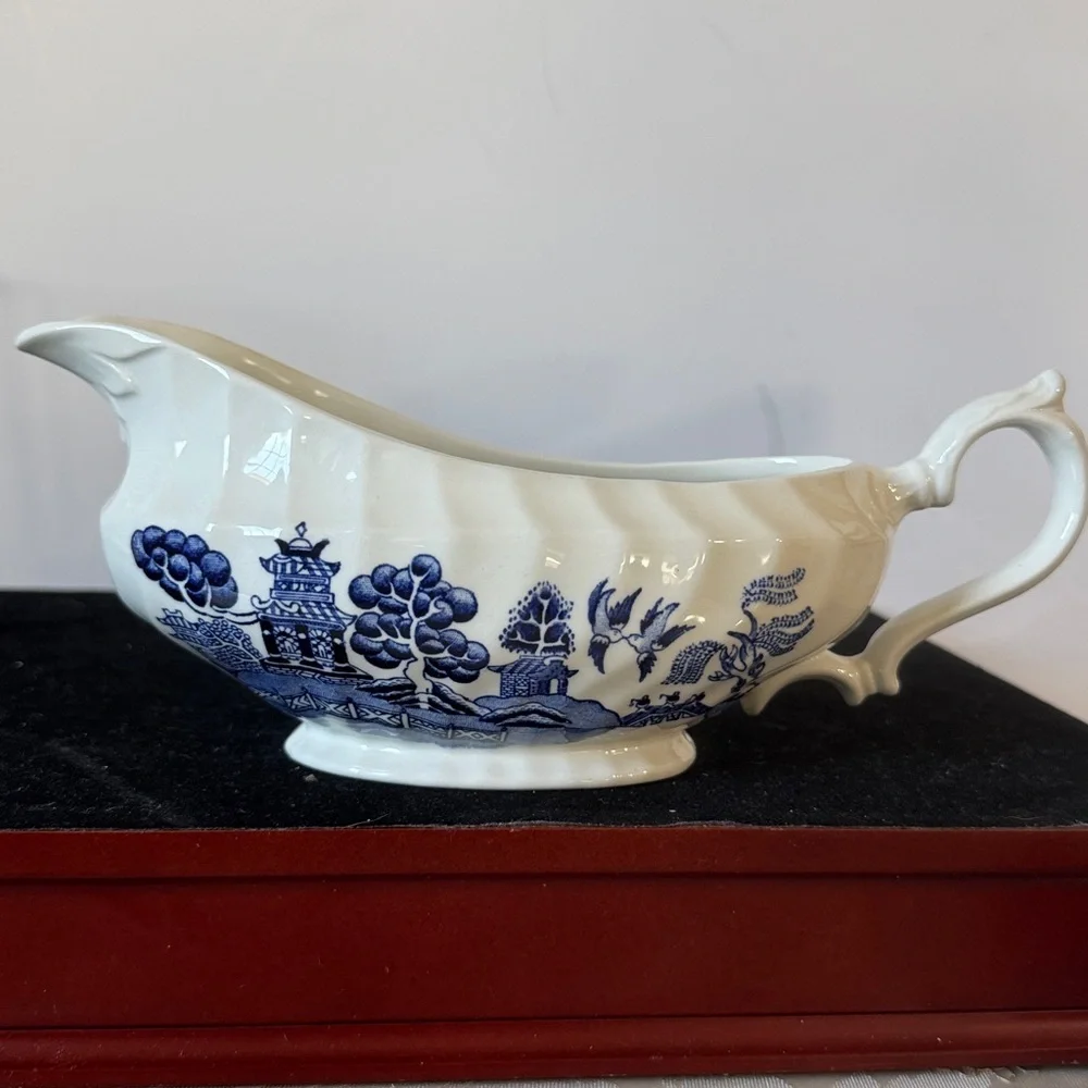 Vintage Churchill Blue Willow gravy boat.